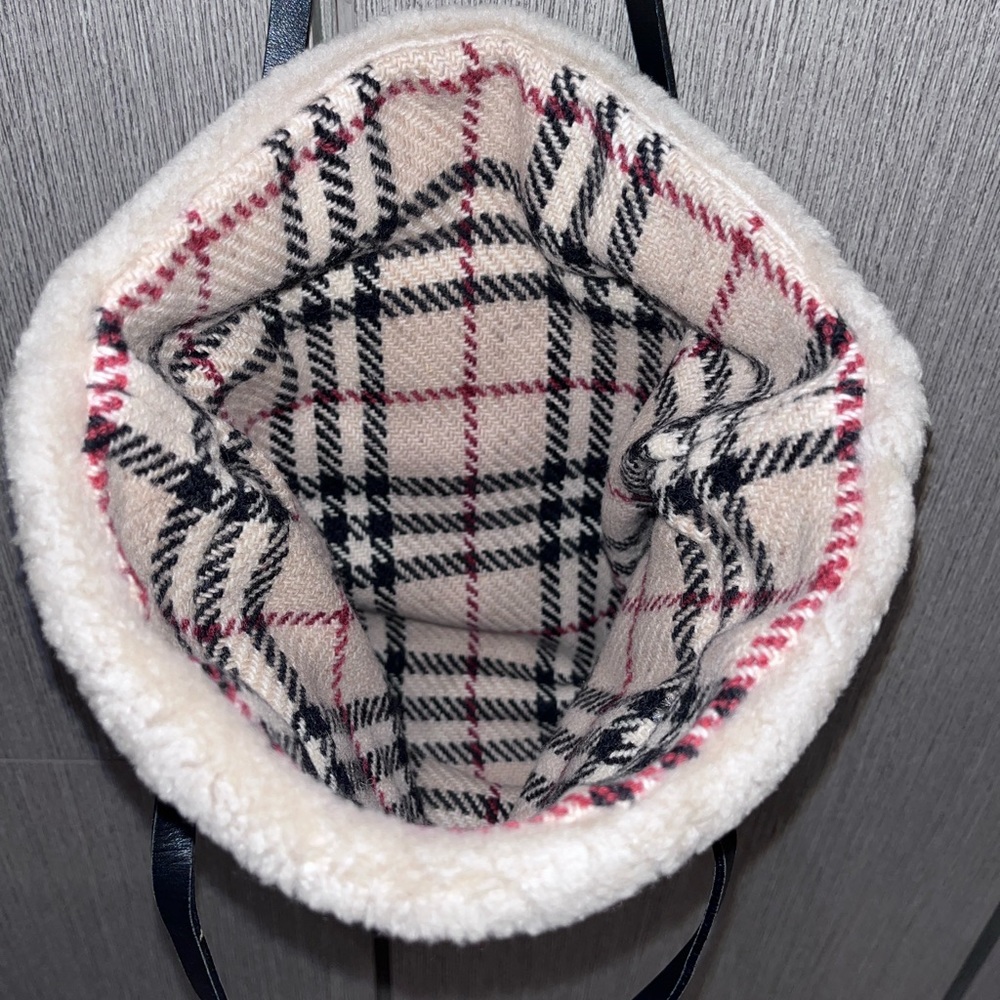 Burberry: Sherpa Fur Shearling Nova Check Reversible Tote โค๏ธ (rare find) - Picture 15 of 16